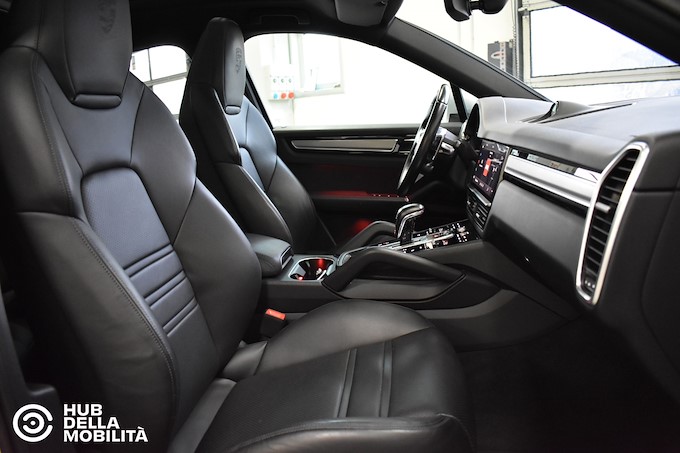 PORSCHE Cayenne Coupé 3.0 V6 Platinum Edition